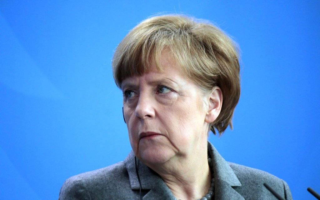 »Deutschland kann das«  Es ist Merkels Wille, Merkels Befehl. Jetzt, wo es ans Bezahlen des »Flüchtlings«-Tsunamis geht, kann die Bevölkerung gar nicht dumm genug gehalten werden.